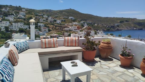 View (from property/room), Balcony/Terrace, City view, Sea view