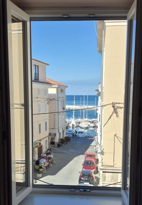 View (from property/room), Sea view, Street view