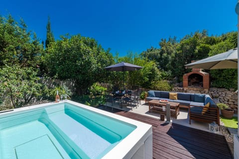 Apartment with terrace and mini pool Green Gold Apartment in Dubrovnik