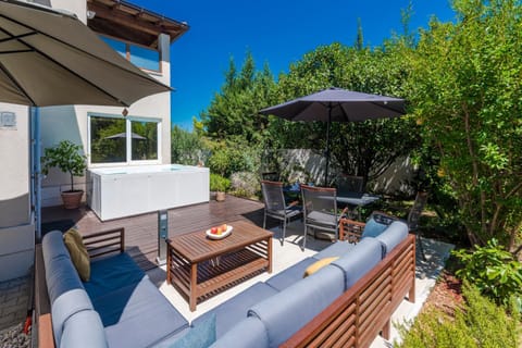 Apartment with terrace and mini pool Green Gold Apartment in Dubrovnik