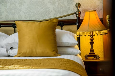 Living room, Seating area, Drinks, Alcoholic drinks