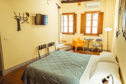 Bed, Seating area, Evening entertainment, Bedroom