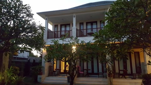 Property building, Garden, On site, Garden view, Sunset