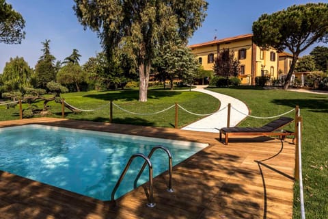 Property building, Swimming pool, Swimming pool, Sports