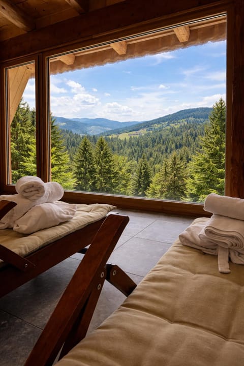 Bed, Day, Natural landscape, Photo of the whole room, Bedroom, Mountain view, towels