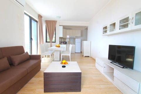 Communal lounge/ TV room, Living room, Seating area