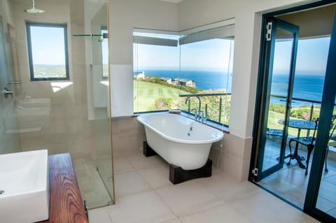 Shower, Bathroom, Balcony/Terrace, Sea view