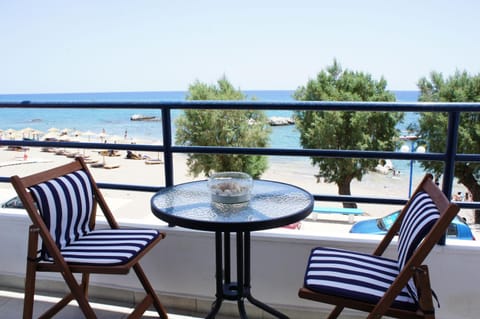 Property building, Day, Natural landscape, Summer, Balcony/Terrace, Balcony/Terrace, Beach, Beach, Sea view, Sea view, Street view