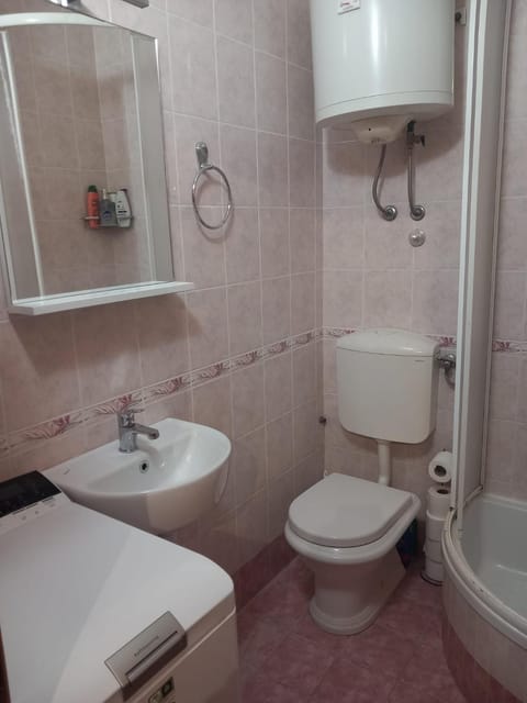 Shower, Toilet, Bathroom, washing machine