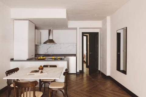 Dining area, kitchen
