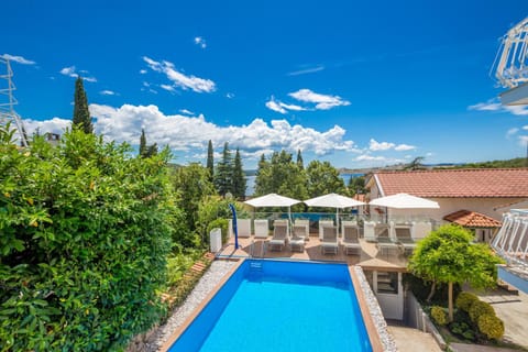Swimming pool, Swimming pool