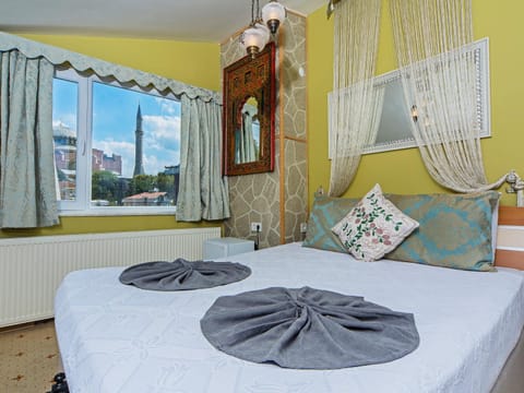Photo of the whole room, Landmark view