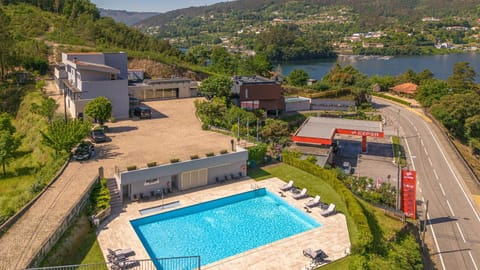 Property building, Day, Natural landscape, Bird's eye view, Beach, Mountain view, Pool view, River view, Street view, Swimming pool, Parking