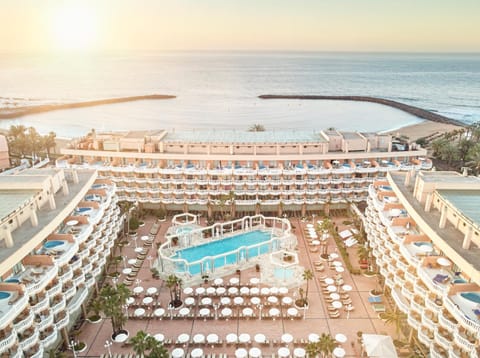 Property building, Off site, Bird's eye view, Beach, On site, Swimming pool, Swimming pool, Sunrise