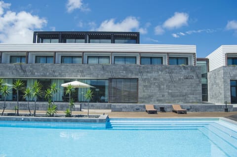 Property building, Facade/entrance, Swimming pool