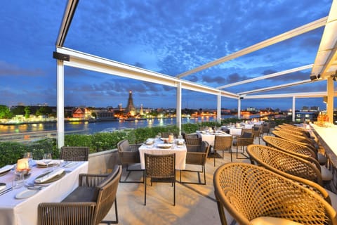 Restaurant/places to eat, River view
