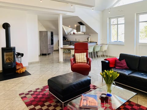 Seating area, Dining area, fireplace, kitchen