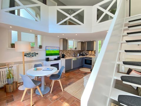 TV and multimedia, Kitchen or kitchenette, Dining area