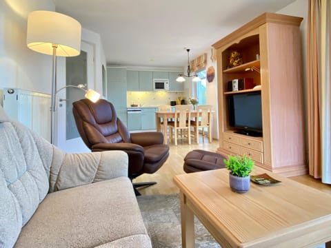 TV and multimedia, Kitchen or kitchenette, Living room, Seating area