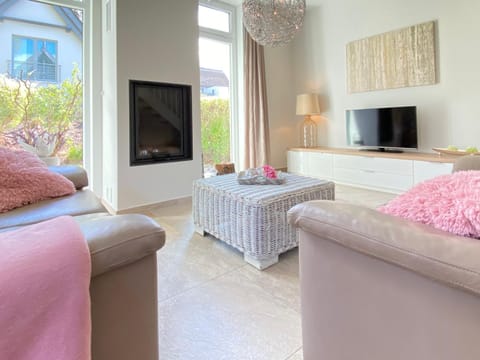 TV and multimedia, View (from property/room), Living room, Seating area, flat iron