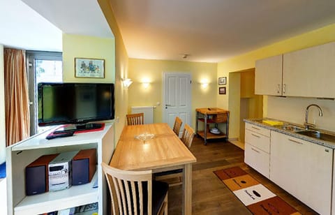 TV and multimedia, Living room, Dining area, dishwasher, oven, stove