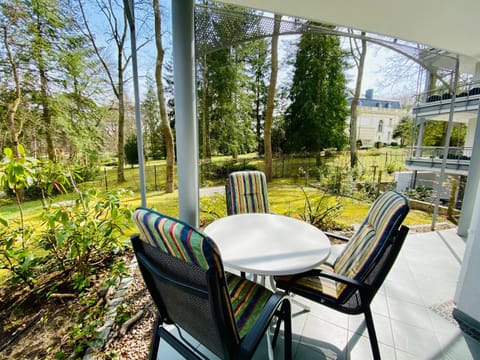 Staff, Balcony/Terrace