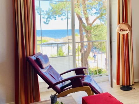 Living room, Lake view, Sea view