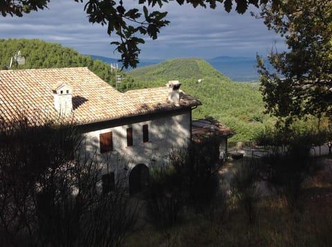 Property building, Nearby landmark, Facade/entrance, Spring, Day, Natural landscape, Summer, Other, Decorative detail, Autumn, On site, Area and facilities