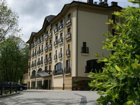 Facade/entrance, Summer
