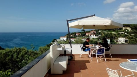 Balcony/Terrace, Sea view, Continental breakfast, Italian breakfast, group of guests