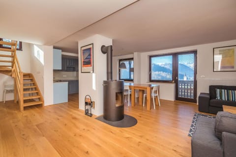 Kitchen or kitchenette, Living room, Seating area, Dining area, fireplace