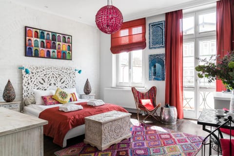 Bed, Photo of the whole room, Seating area, Bedroom