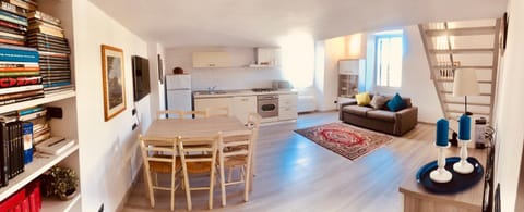 Library, Kitchen or kitchenette, Living room, Seating area, Dining area, minibar, pet friendly, stove