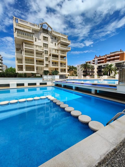 Property building, Pool view