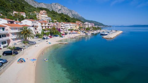 Neighbourhood, Beach