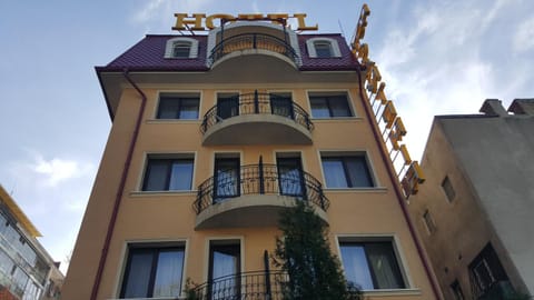 Property building, Day