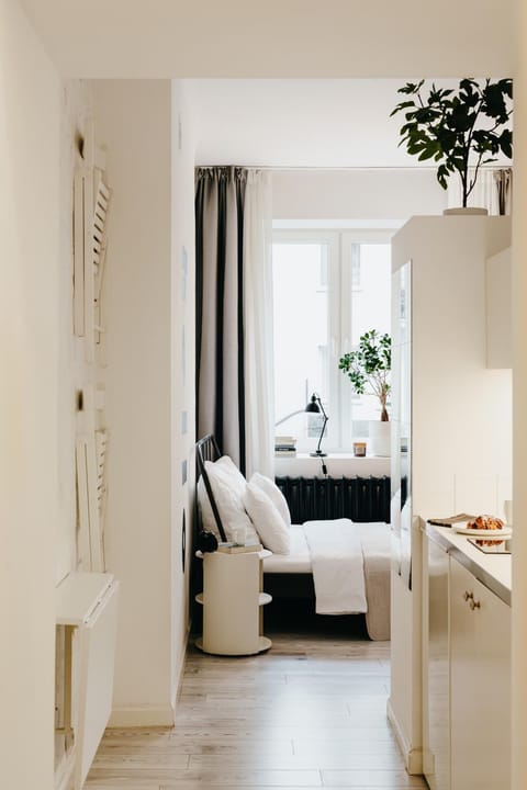 Bed, Living room, Photo of the whole room, Seating area, Bedroom