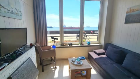 TV and multimedia, Living room, Seating area, Sea view