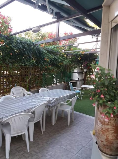 Restaurant/places to eat, Day, Garden, Dining area