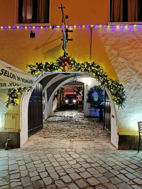Property building, Facade/entrance, Night