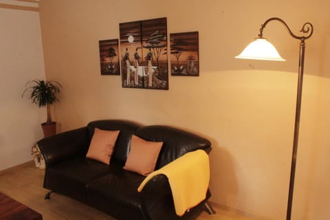 Living room, Decorative detail, Dining area