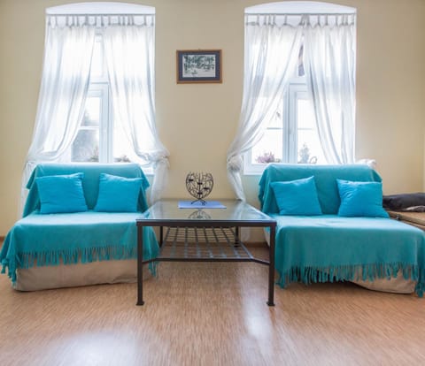 Living room, Photo of the whole room