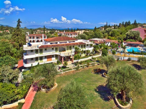 Property building, Natural landscape, Bird's eye view, Garden, Garden view, Mountain view, Pool view, Swimming pool