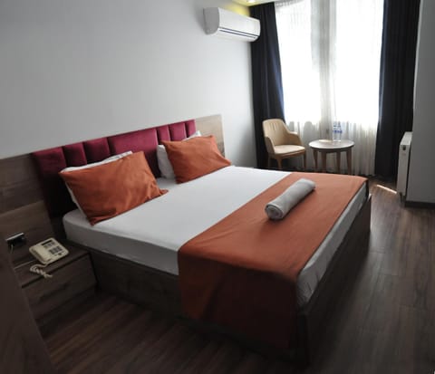 Bed, Living room