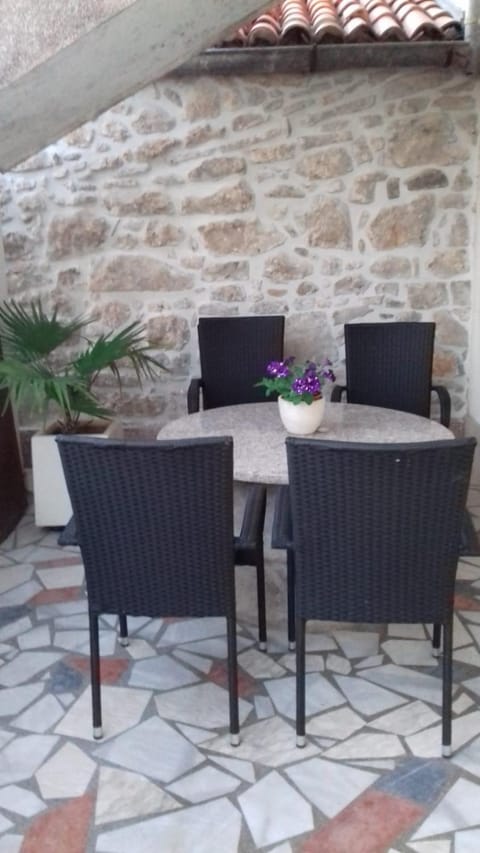 Patio, Seating area