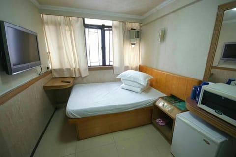 Photo of the whole room, bunk bed
