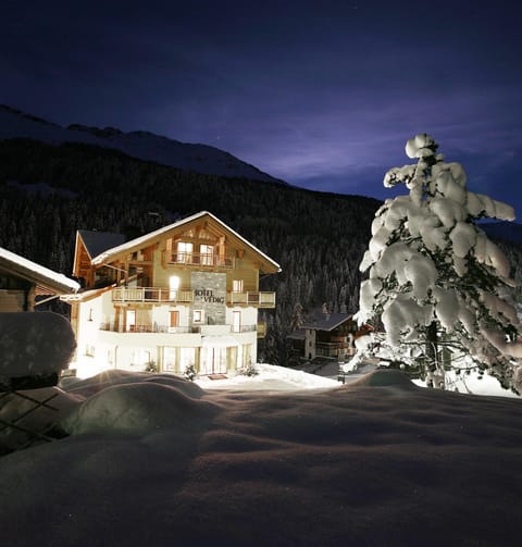 Facade/entrance, Night, Winter, Skiing, Hiking, On site, Mountain view