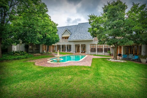 Property building, Day, Garden, Garden view, Pool view, Swimming pool