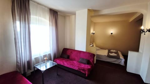 Bed, Living room, Photo of the whole room, Seating area, Bedroom