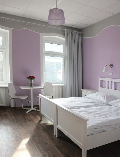 Day, Photo of the whole room